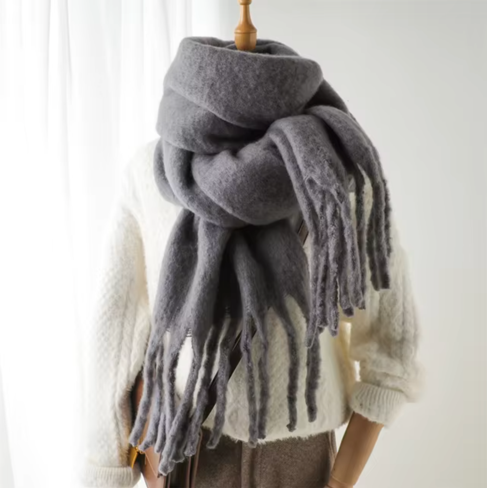 Heidi Mode winter scarf – soft cashmere-look scarf with fringes and elegant design